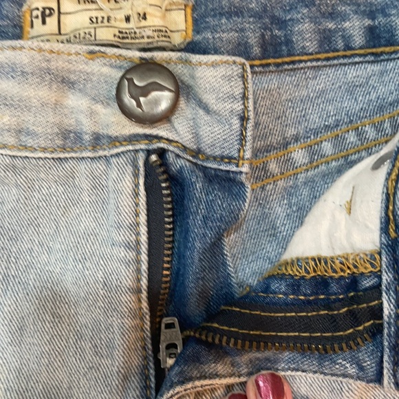 Free people high rise lace trimmed shorts - Picture 4 of 6